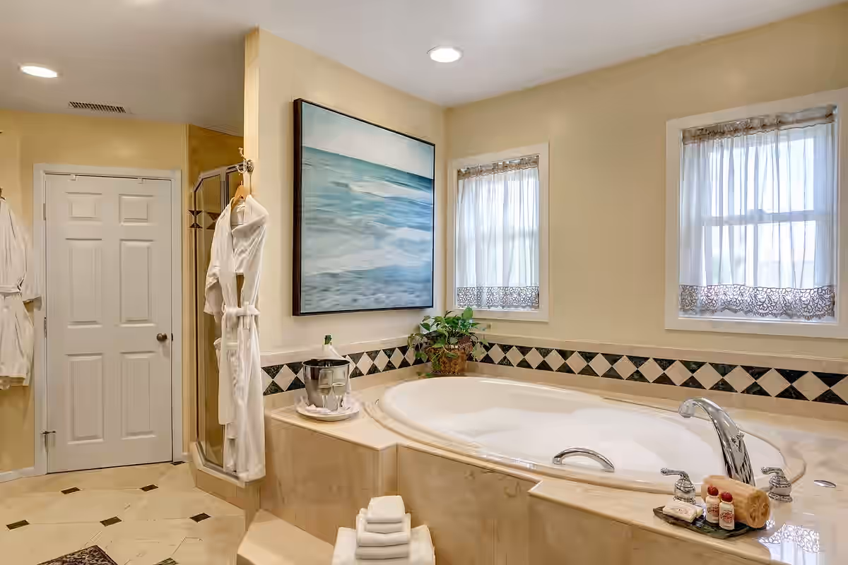 Hillcrest House Bed & Breakfast has private whirlpool