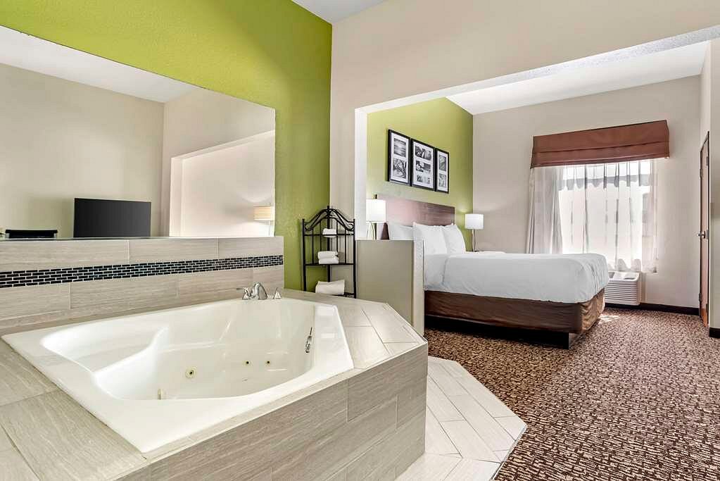 Sleep Inn & Suites Montgomery East I-85 has Jacuzzi suites