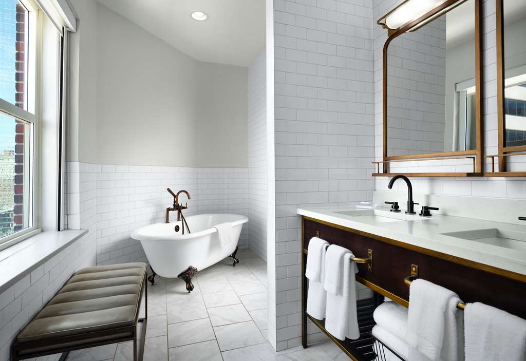 Hotel Phillips Kansas City, Curio Collection by Hilton