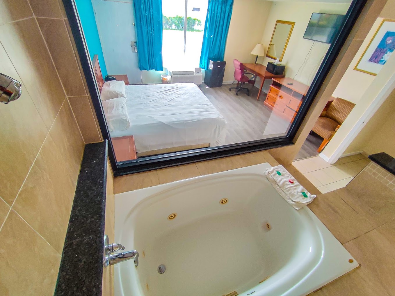 Clover Inn & Suites