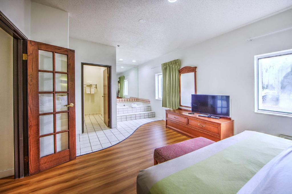 Motel 6-Dallas, TX – Northwest