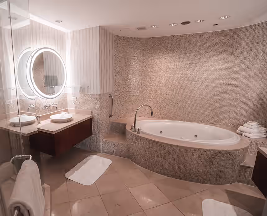 Renaissance Las Vegas Hotel has Jacuzzi suites