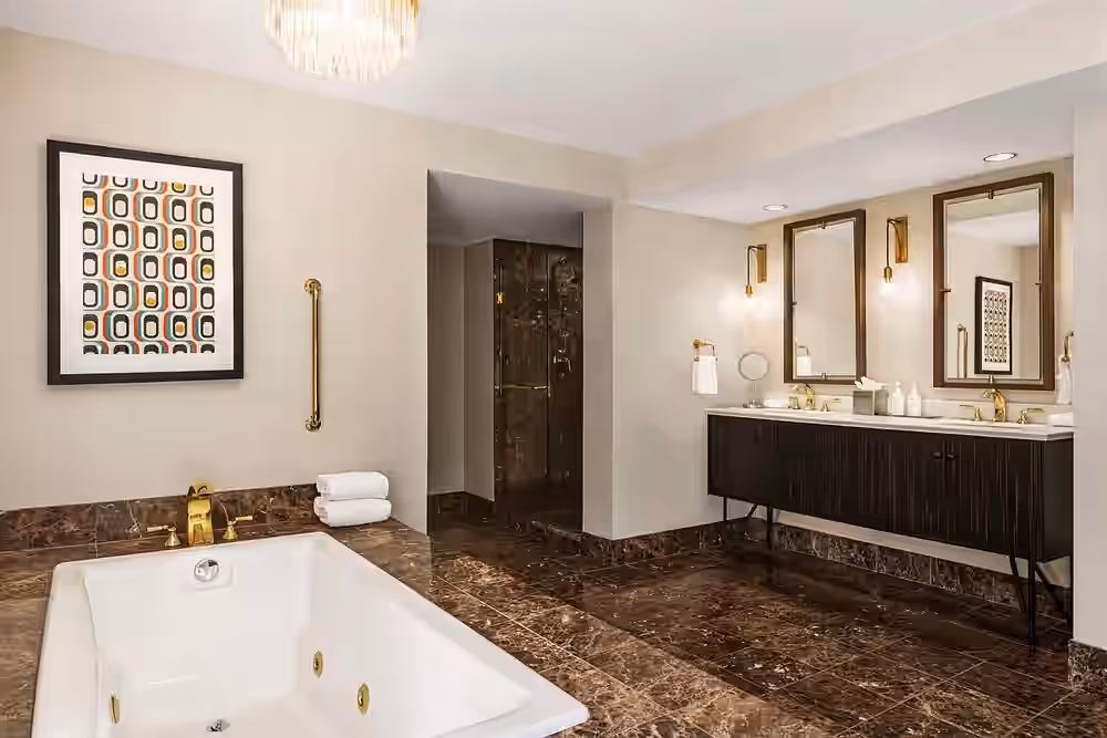 The American Hotel Atlanta Downtown, Tapestry Collection by Hilton has private Jacuzzi