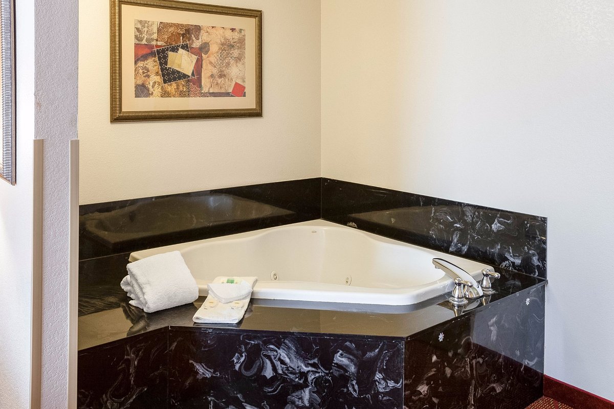 Comfort Inn & Suites near Medical Center