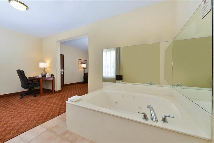 Comfort Suites North Fossil Creek