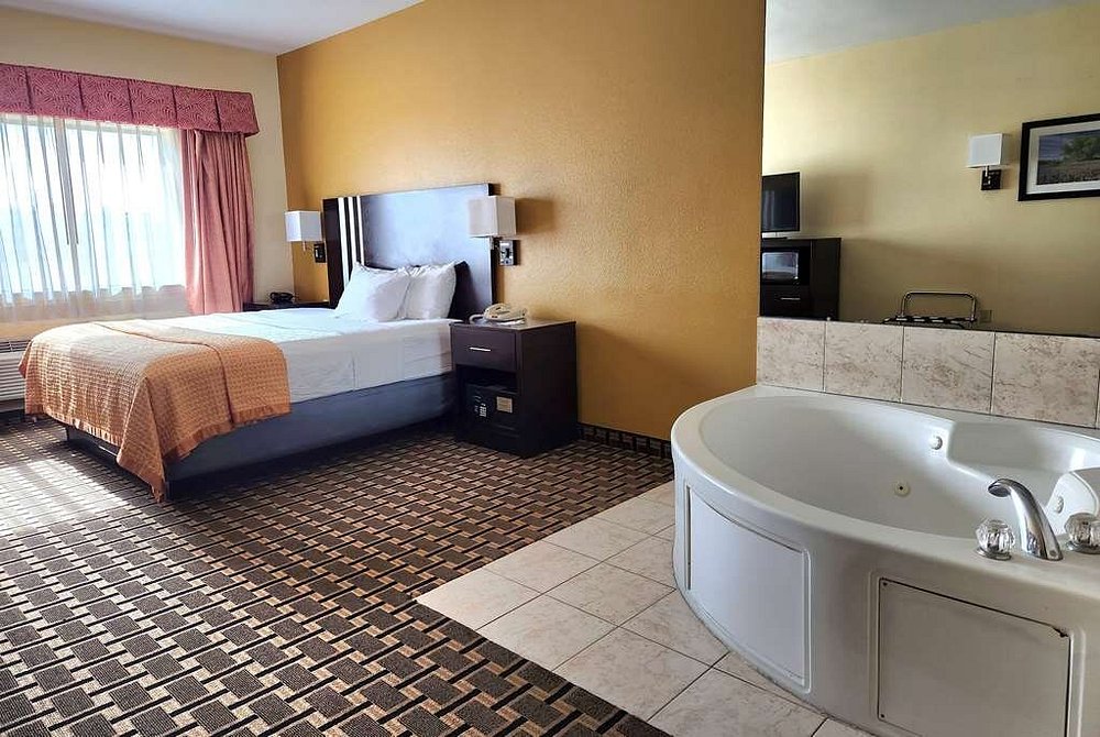 Best Western Plus Sam Houston Inn & Suites