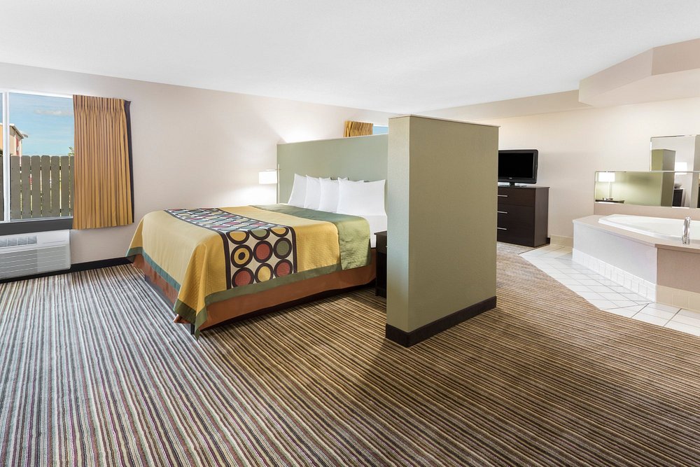 Super 8 by Wyndham Madison South