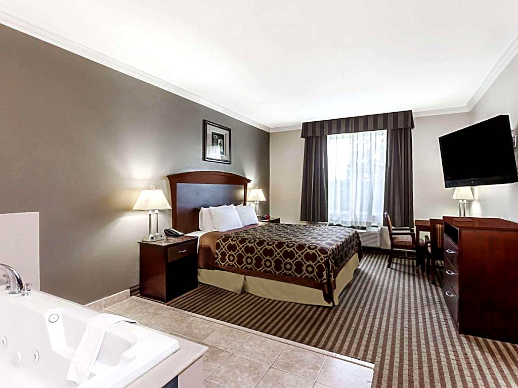 Harbor Inn & Suites
