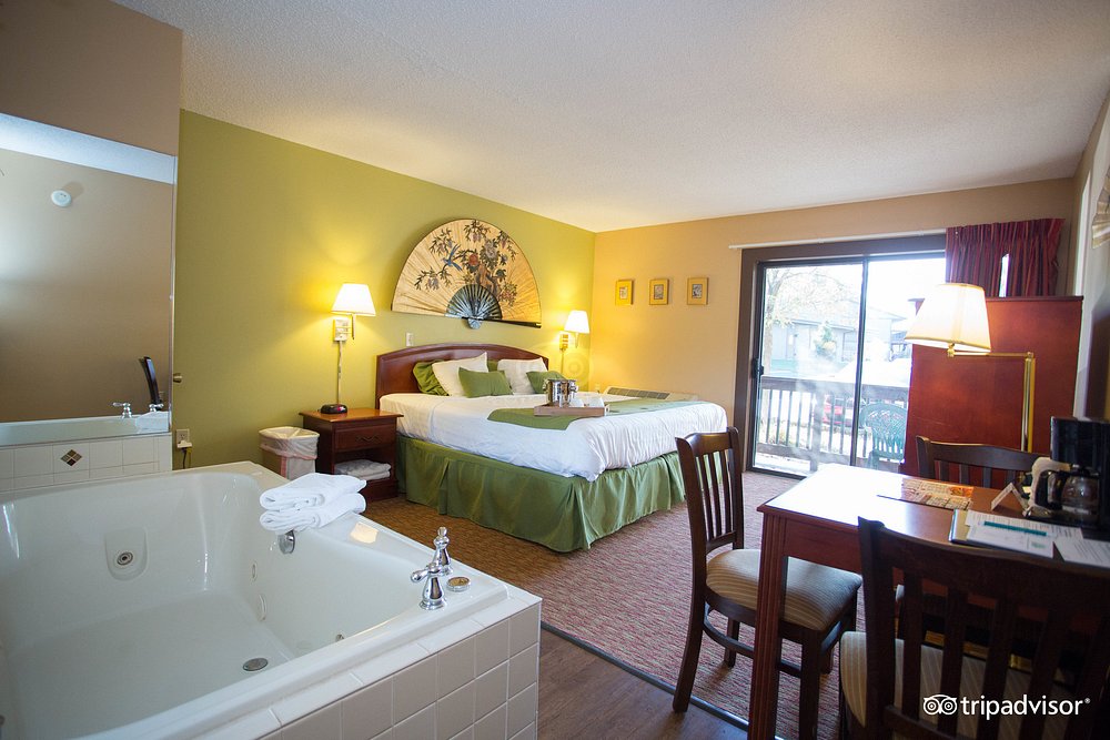 Baker’s Sunset Bay Resort