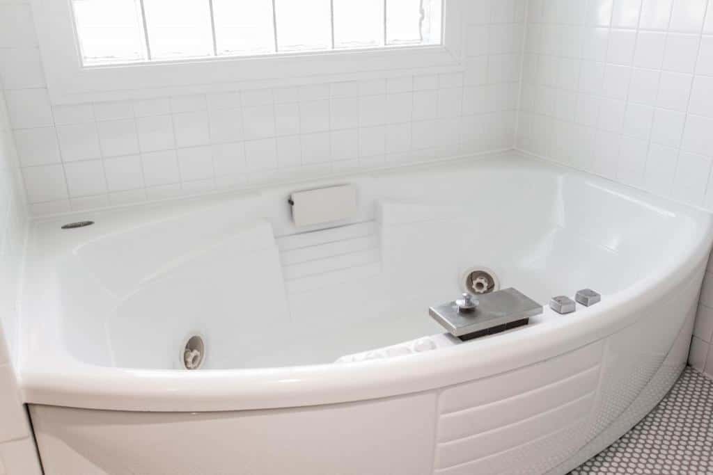 Kansas City Hotels with Jacuzzi in Room