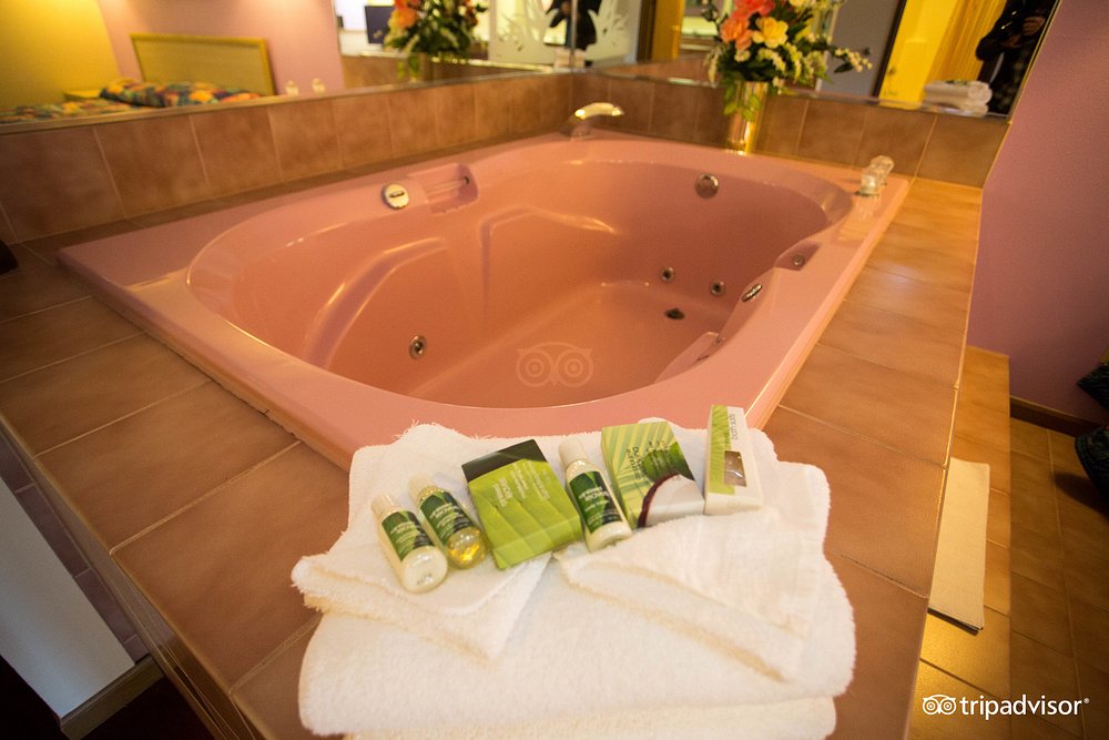 Aloha Beach Resort & Suites