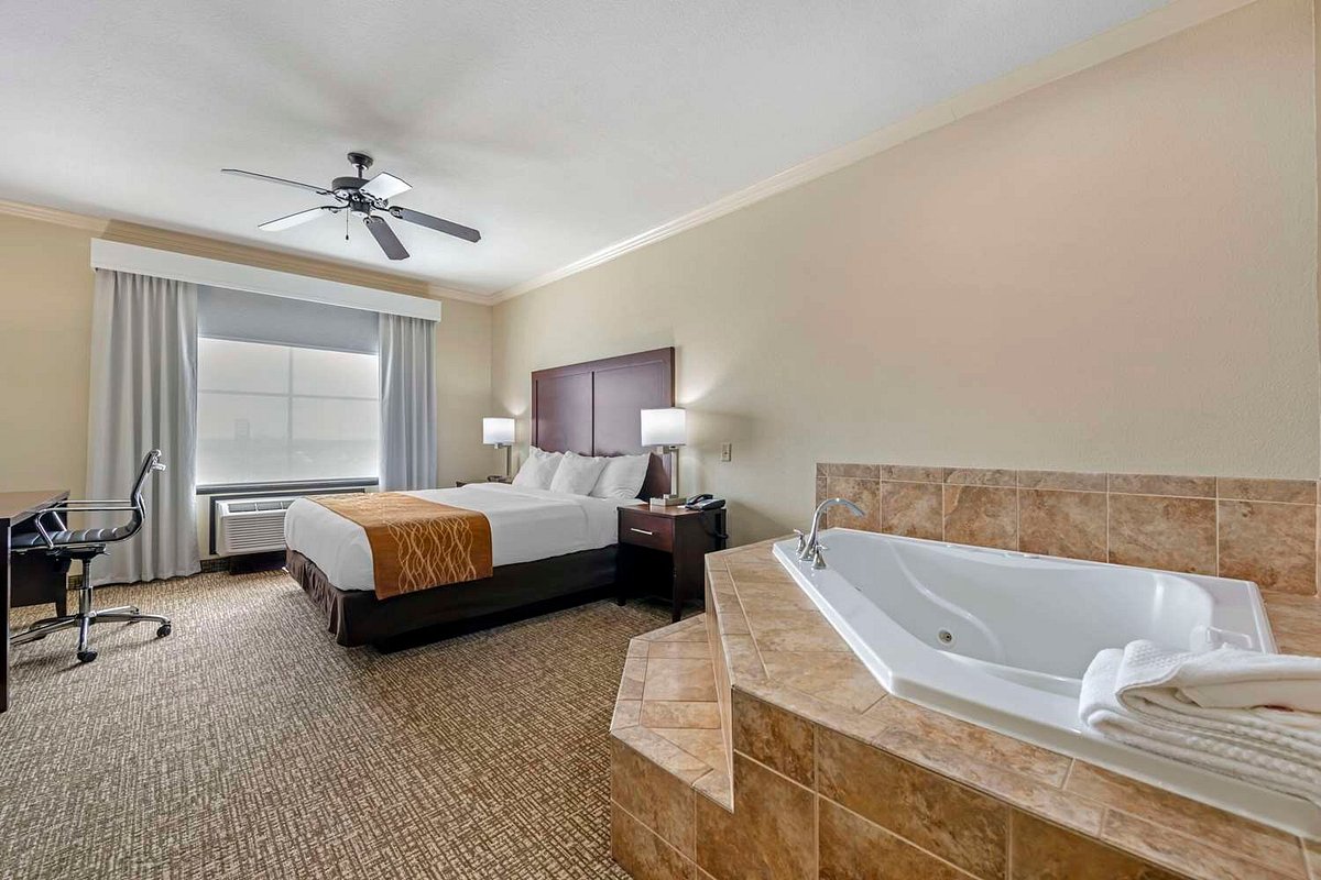 Comfort Inn & Suites Fort Worth - Fossil Creek