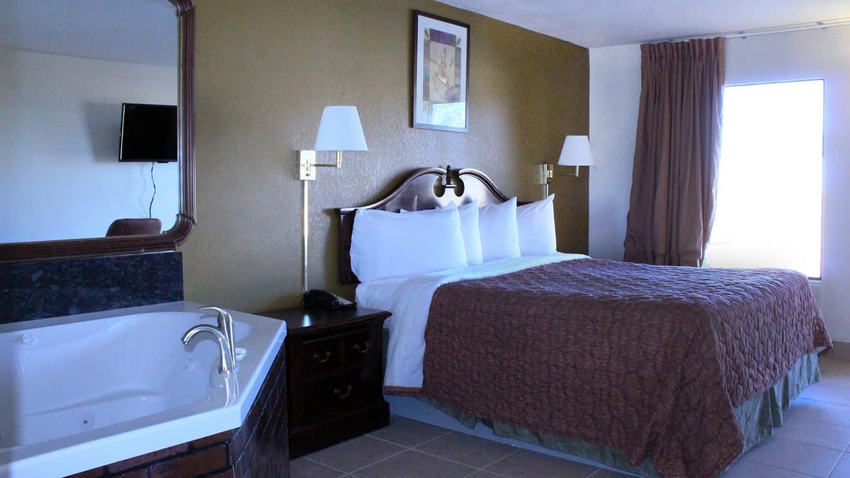 Royal Inn & Suites