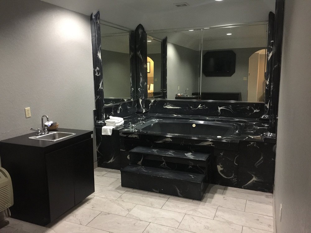 Island Suites Hobby Airport