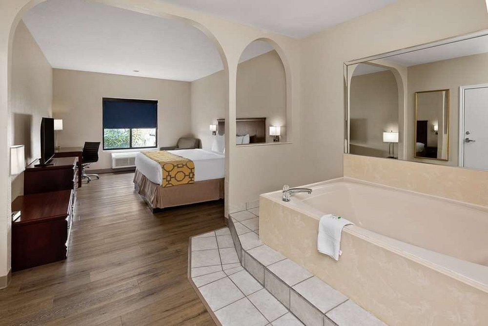 Baymont by Wyndham Houston Brookhollow