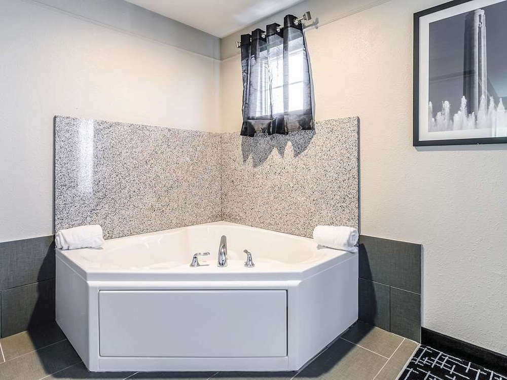 La Quinta by Wyndham Kansas City Airport