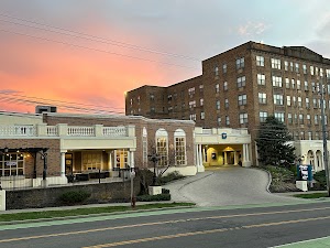 Syracuse Hotels with Jacuzzi in Room