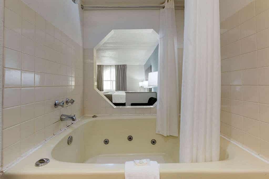 Quality Inn Alexis Rd