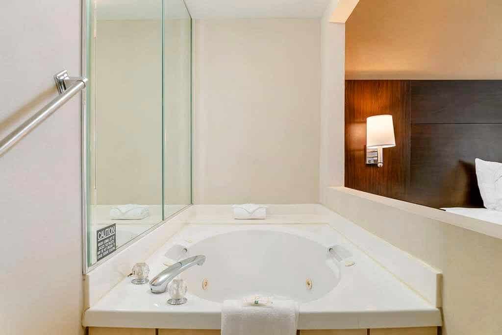 Quality Inn & Suites Monroe
