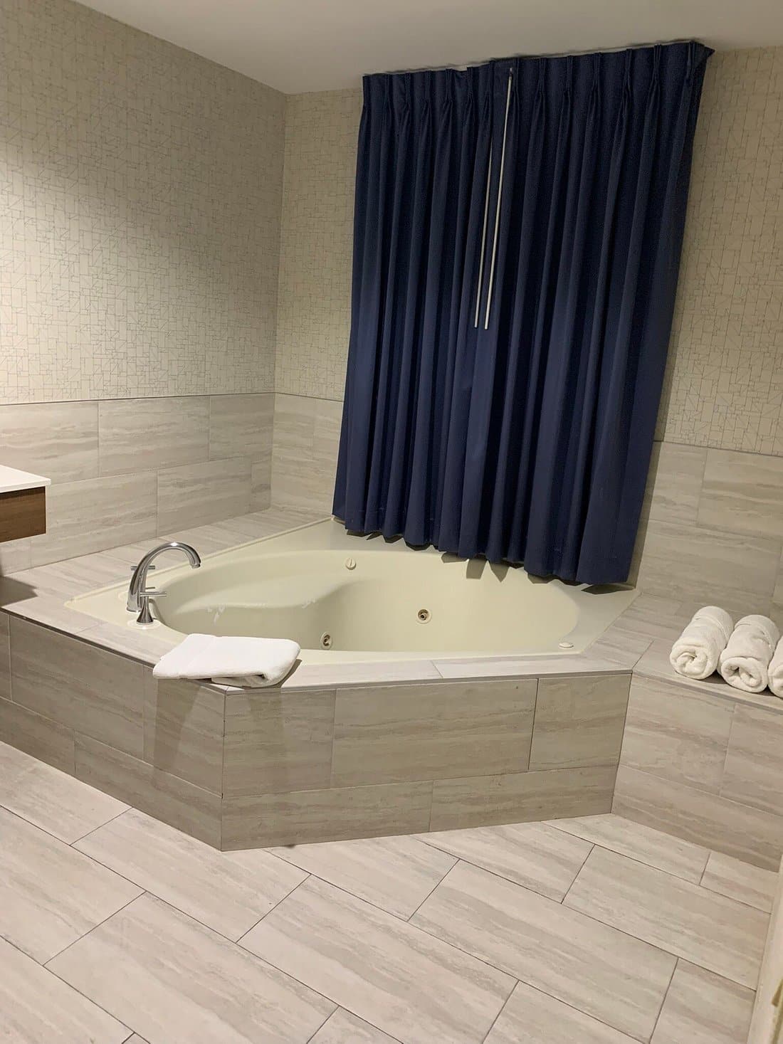 Holiday Inn Express Los Angeles Downtown West