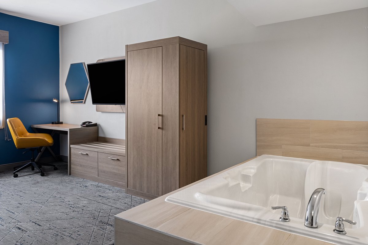 Holiday Inn Express Toledo North, an IHG Hotel