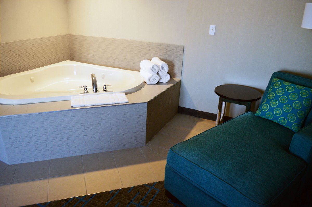 Holiday Inn & Suites Syracuse Airport - Liverpool, an IHG hotel