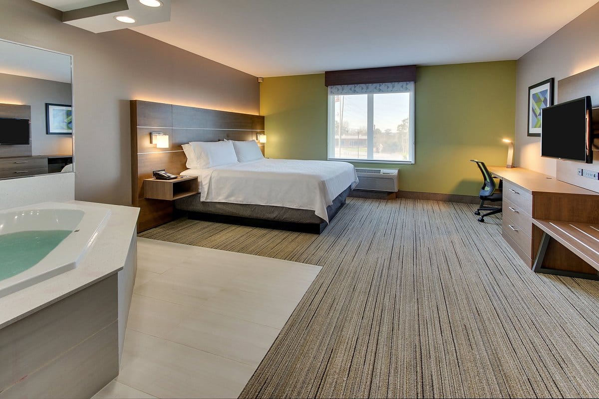 Holiday Inn Express & Suites Columbus - Fort Moore, an IHG Hotel