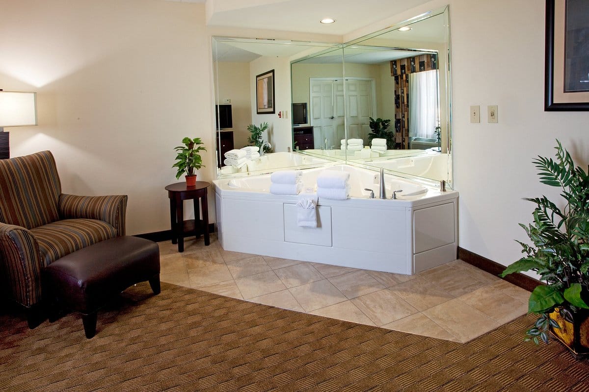 Holiday Inn Express & Suites Columbus at Northlake, an IHG hotel