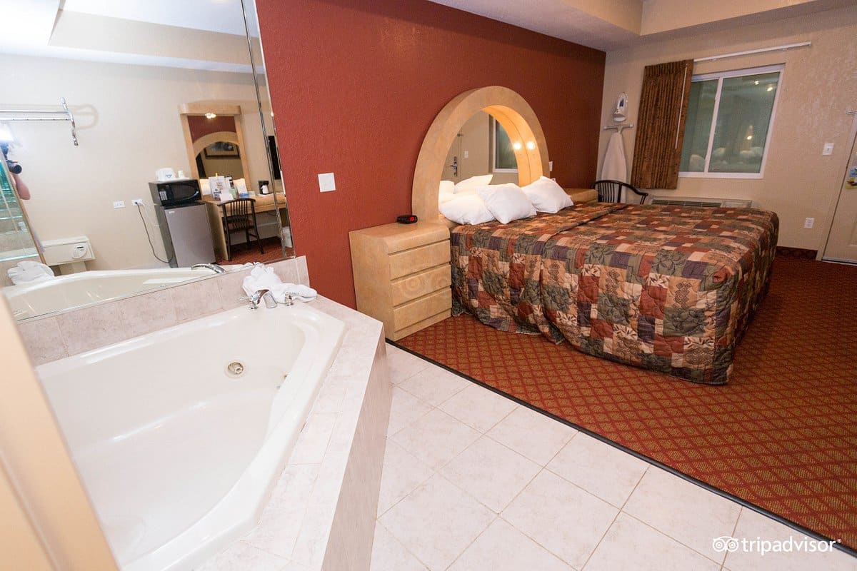 Days Inn & Suites by Wyndham Niagara Falls/Buffalo