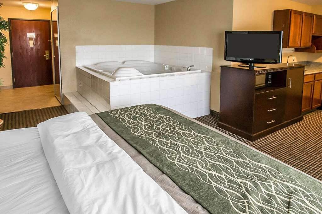 Econo Lodge Inn & Suites Monroe