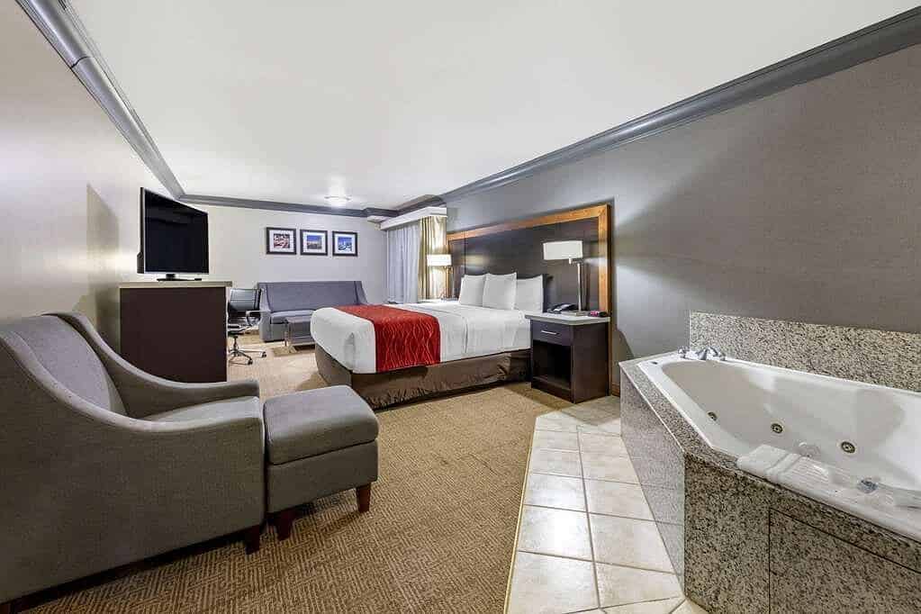 Comfort Inn & Suites Near Universal - N. Hollywood - Burbank