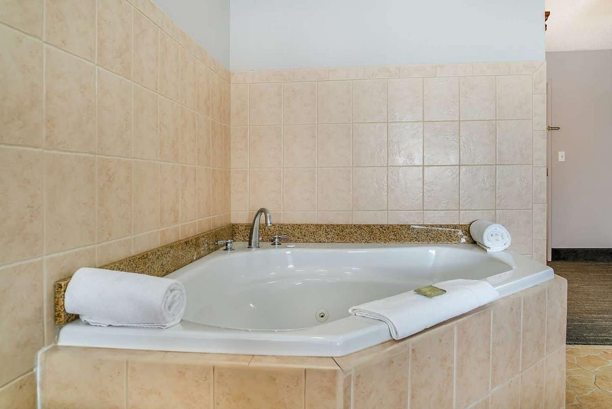 Country Inn & Suites by Radisson, Toledo South, OH