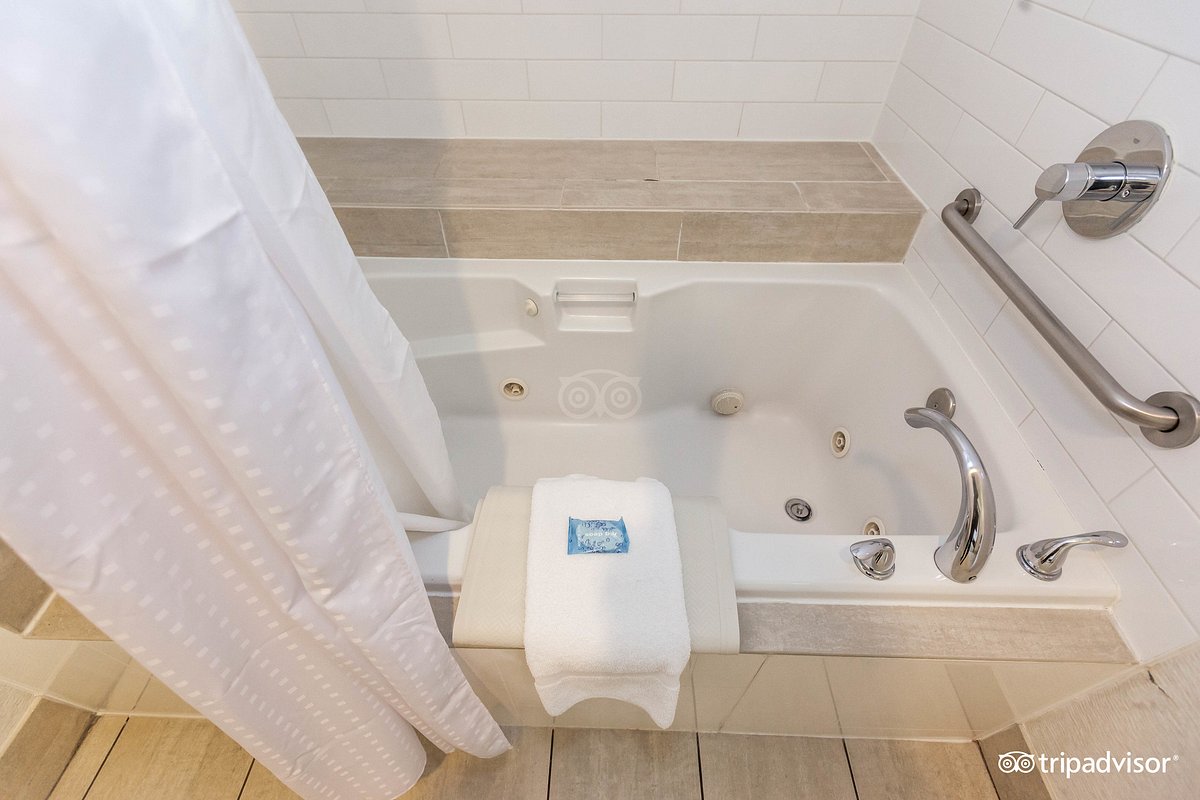 Holiday Inn Express & Suites Berkeley, an IHG Hotel