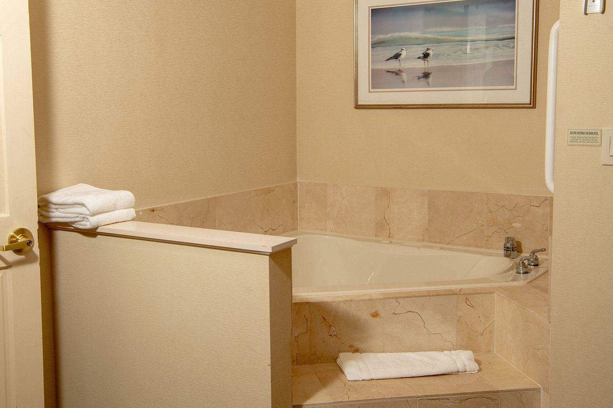 Courtyard by Marriott Erie Ambassador Conference Center