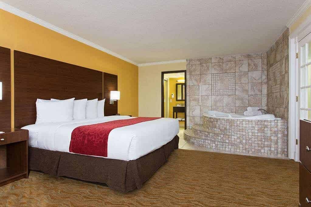 Ramada by Wyndham Tampa Westshore Airport has Jacuzzi suites