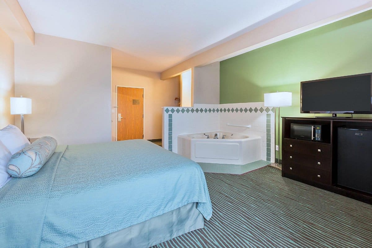 AmericInn by Wyndham des Moines Airport