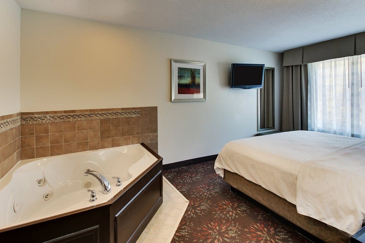 Holiday Inn Express & Suites Lancaster-Lititz, an IHG hotel