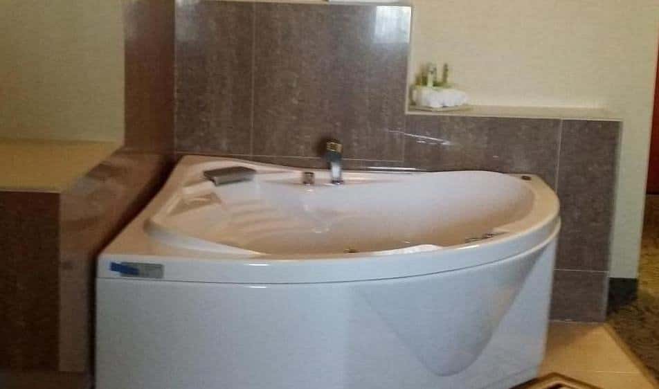 Holiday Inn Express & Suites Bakersfield Central, an IHG hotel