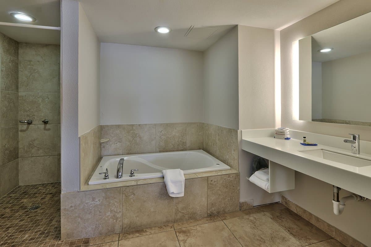 Holiday Inn Express & Suites Albuquerque Historic Old Town, an IHG Hotel