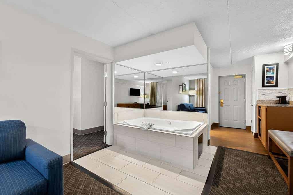 Comfort Inn & Suites Nashville Near Tanger Outlets I-24 Antioch