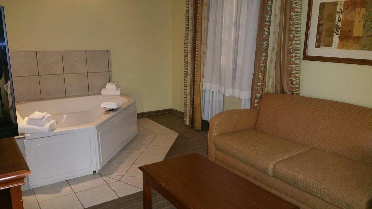 Holiday Inn Express Winfield - Teays Valley, an IHG Hotel