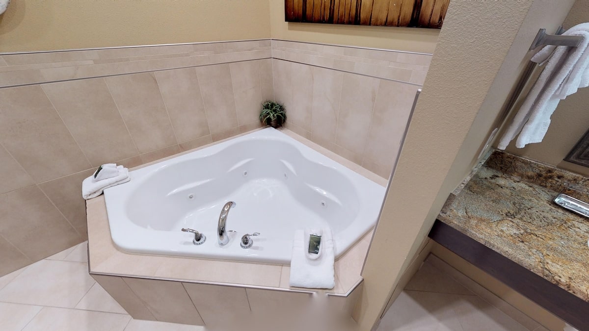 Clubhouse Hotel & Suites