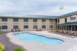 Charleston, WV Hotels with Jacuzzi in Room