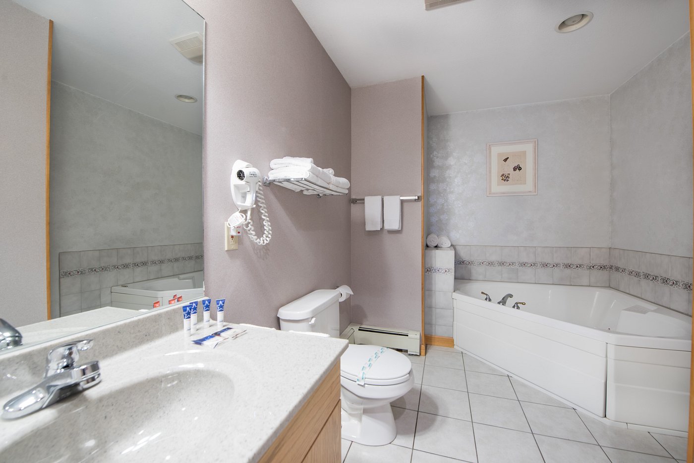 Americas Best Value Inn & Suites Lake George