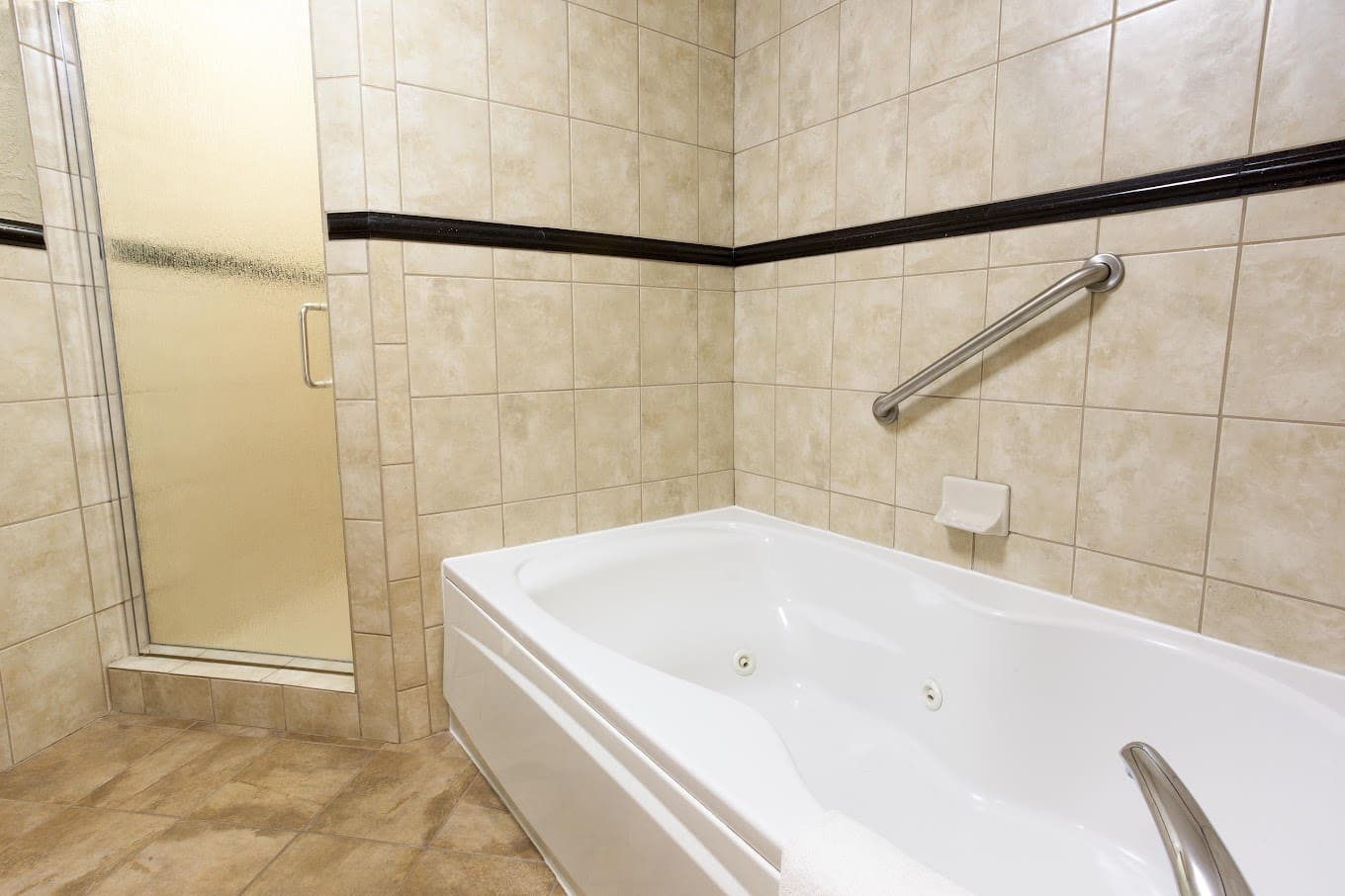 Drury Inn & Suites Flagstaff has Jacuzzi suites
