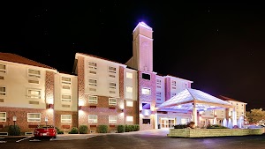 Sandusky Hotels with Hot Tub in Room