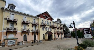 Frankenmuth Hotels with Hot Tub in Room