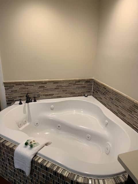 Blue Bay Inn & Suites