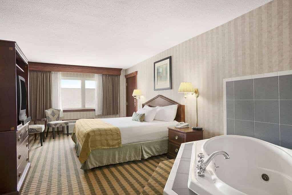 Ramada by Wyndham Hotel & Suites Saginaw
