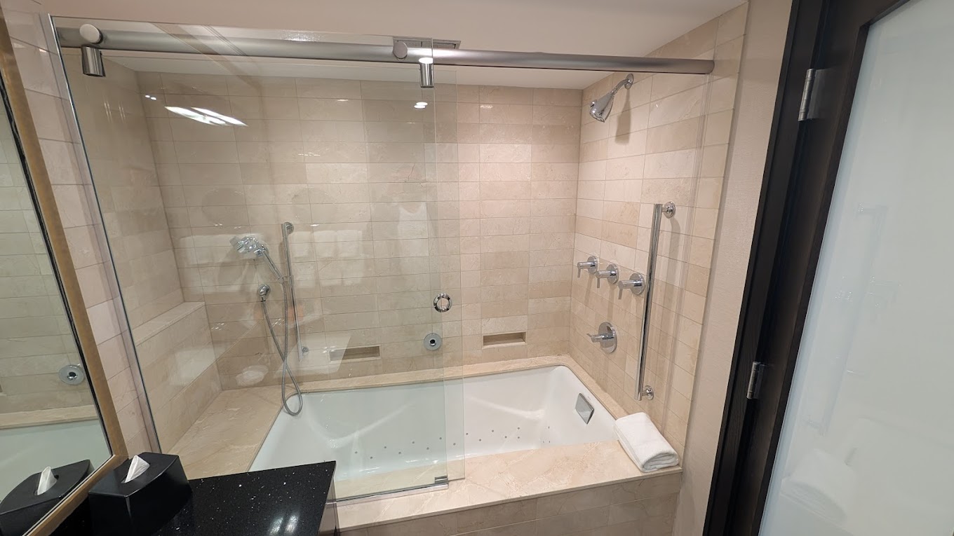 Amway Grand Plaza, Curio Collection by Hilton